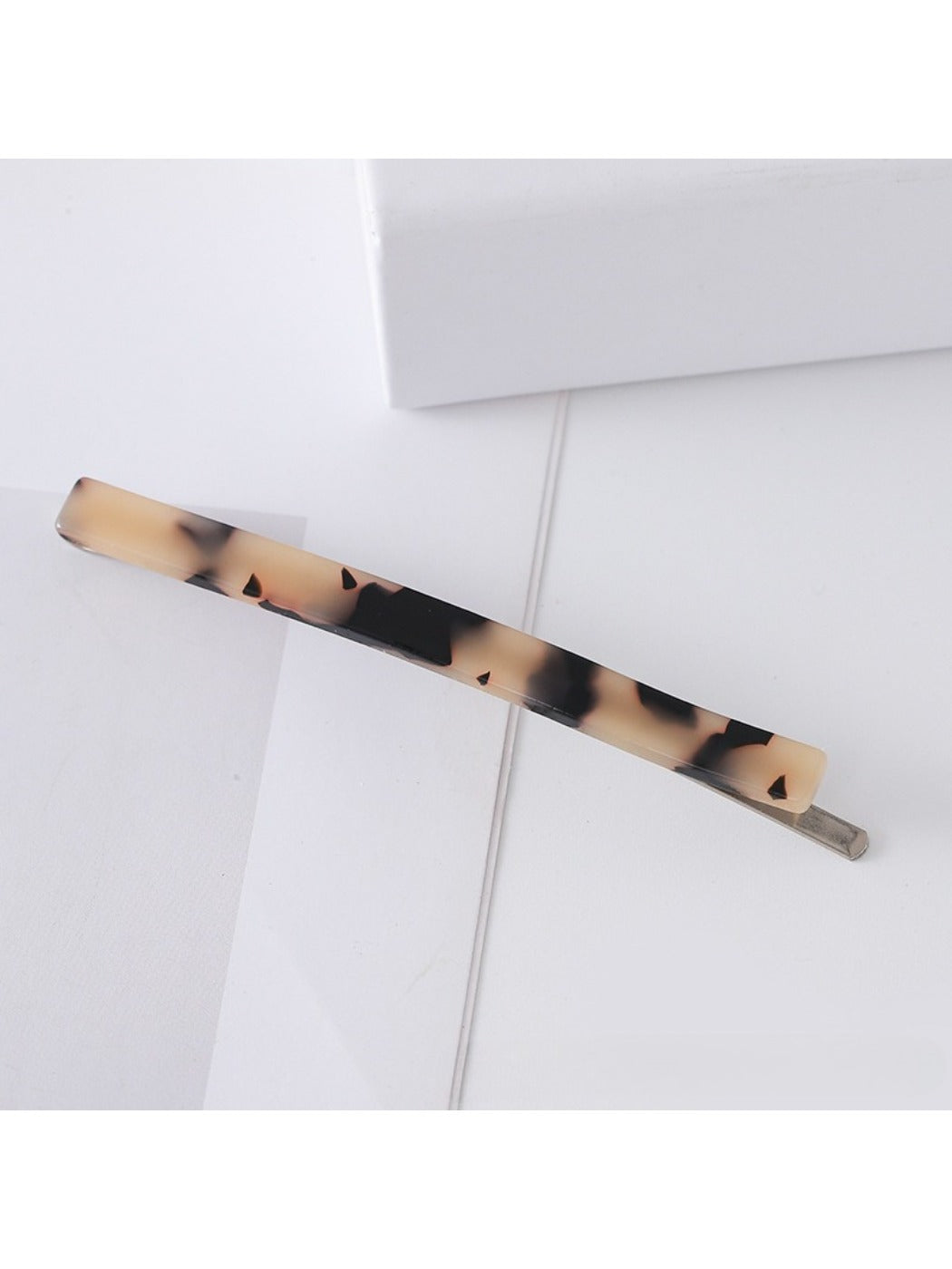 Beau - Chic Minimalist Square Hair Clip