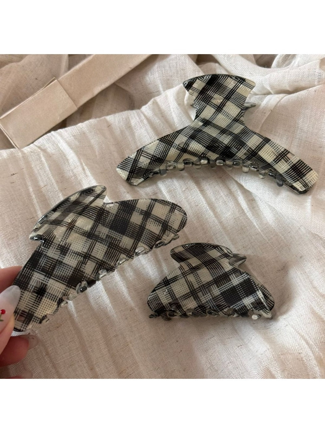 Beau - Black Striped Hair Claw Clip