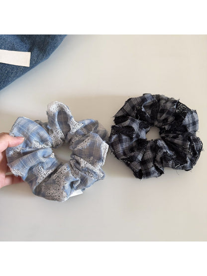 Gifty - Chic Plaid Ruched Scrunchie