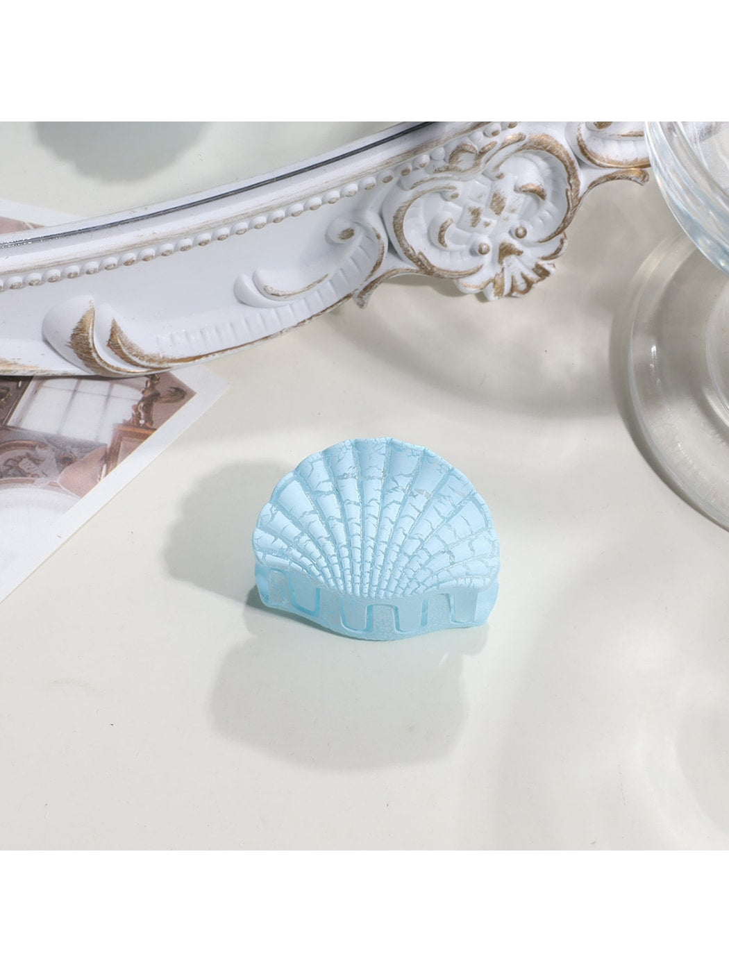 Beau - Textured Plastic Seashell Silhouette Claw Clip