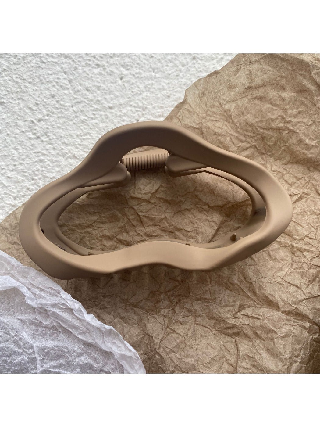 Beau - Chic Cloud Cut Out Claw Clip