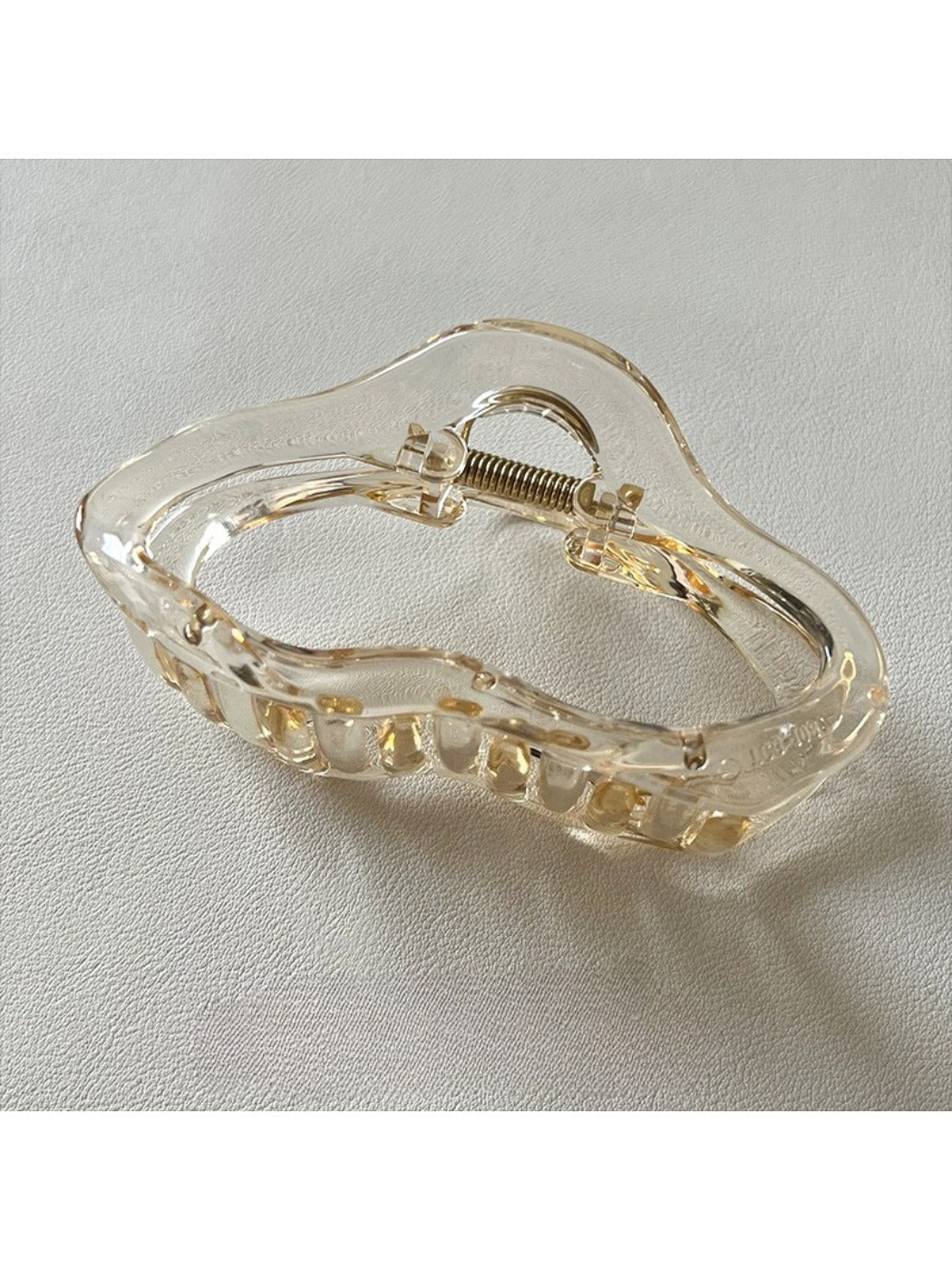 Beau - Chic Cloud Cut Out Claw Clip