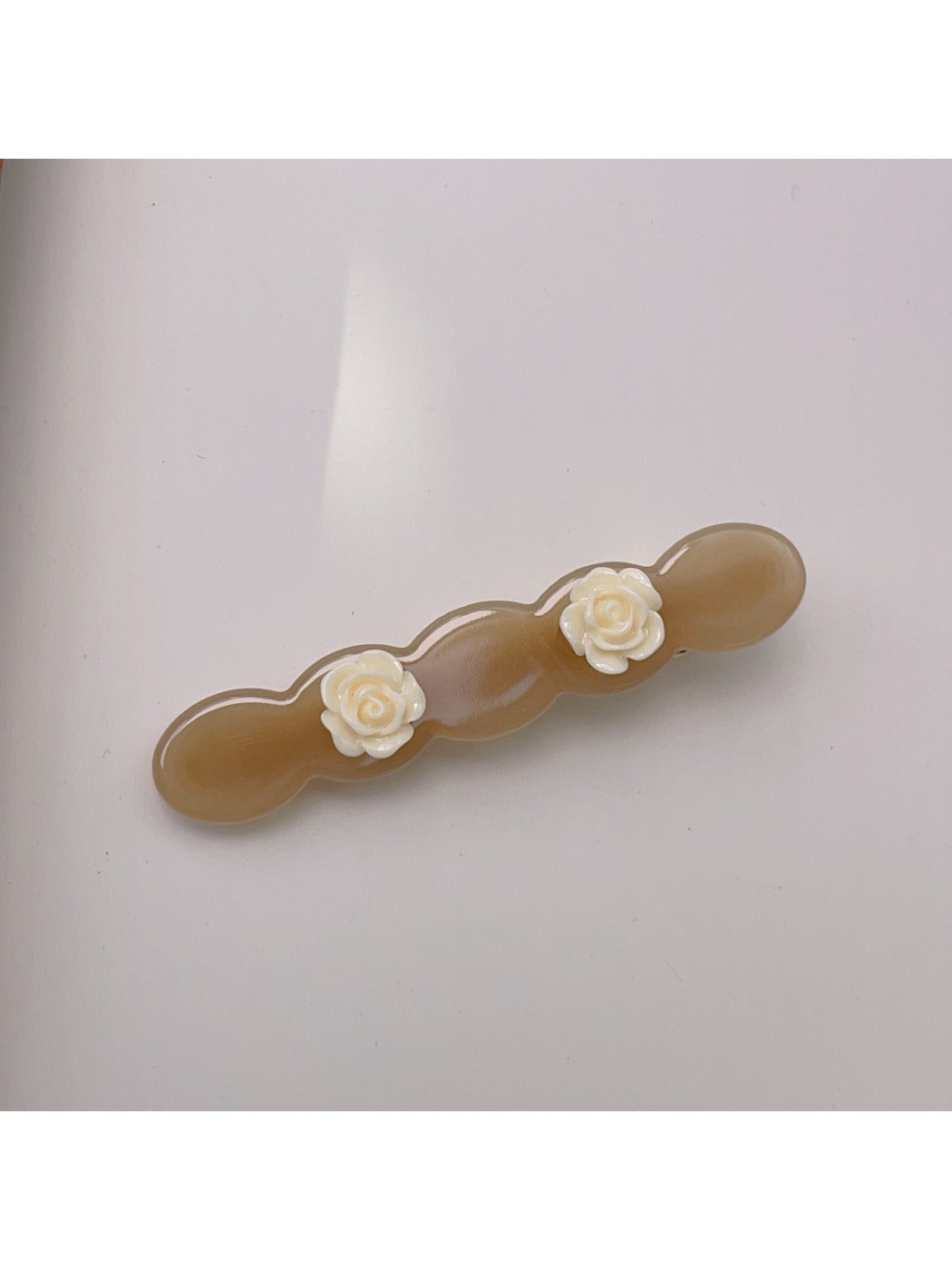 Beau hair clip styled in wavy hair to show usage and appearance
