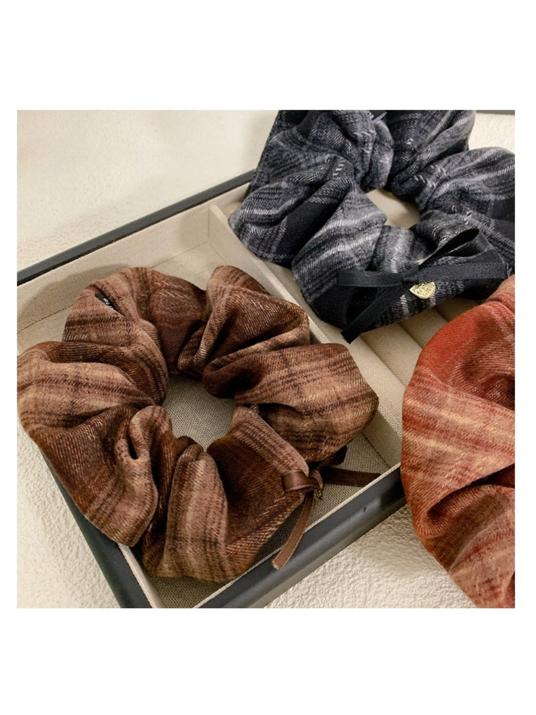 Gifty - Vintage Scholar Style Scrunchie