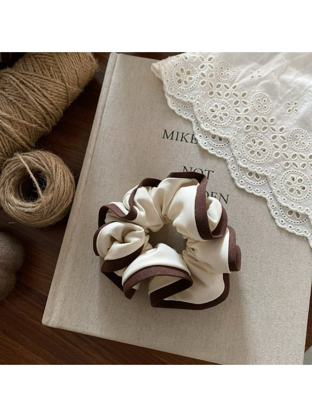 Gifty - Scallop Edge Oversized Hair Tie