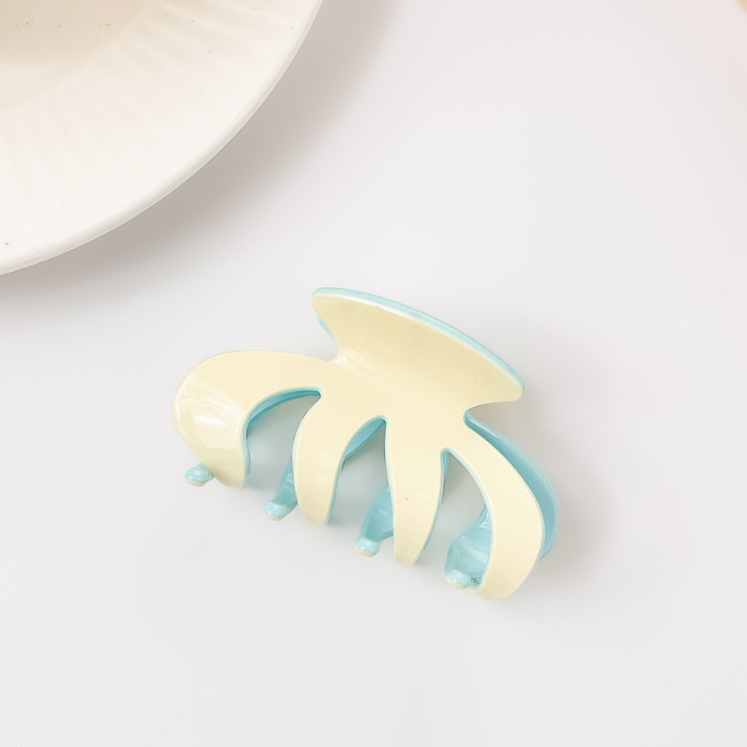 Beau - Glossy Geometric Openwork Claw Clip