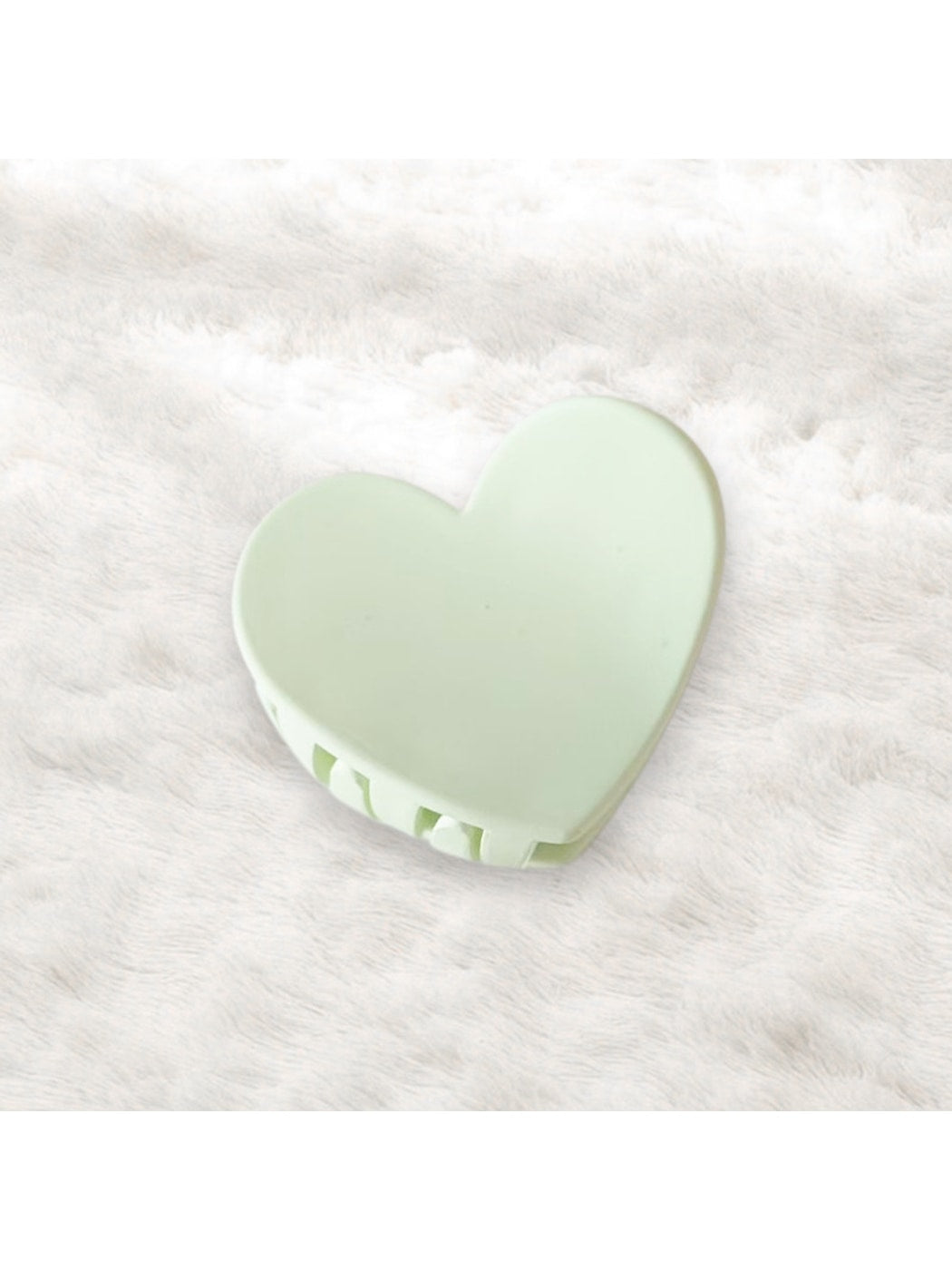 Beau - Matte Heart Shape Plastic Hair Claw Clip