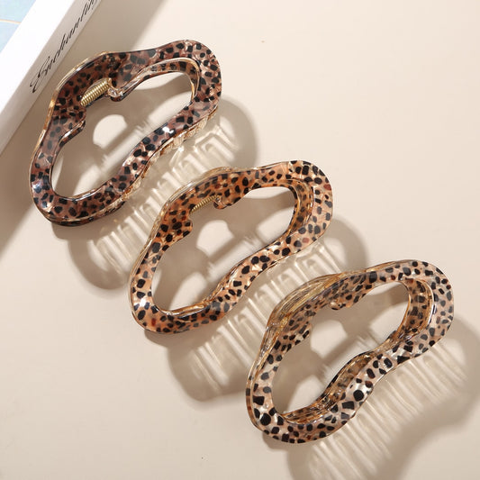Beau - Cloud Shaped Hollow Out Acetate Claw Clip