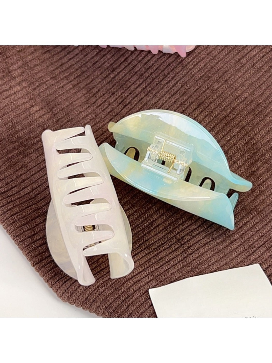 Beau hair claw clip open to display claw teeth and spring mechanism