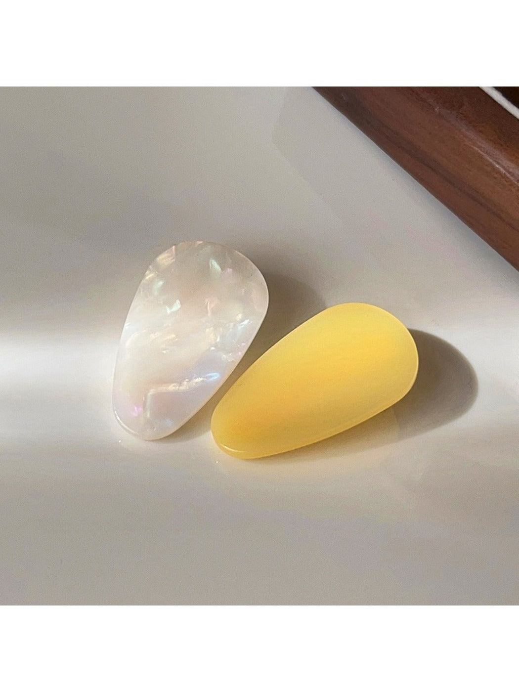 Beau - Cute Oval Shaped Hair Clip