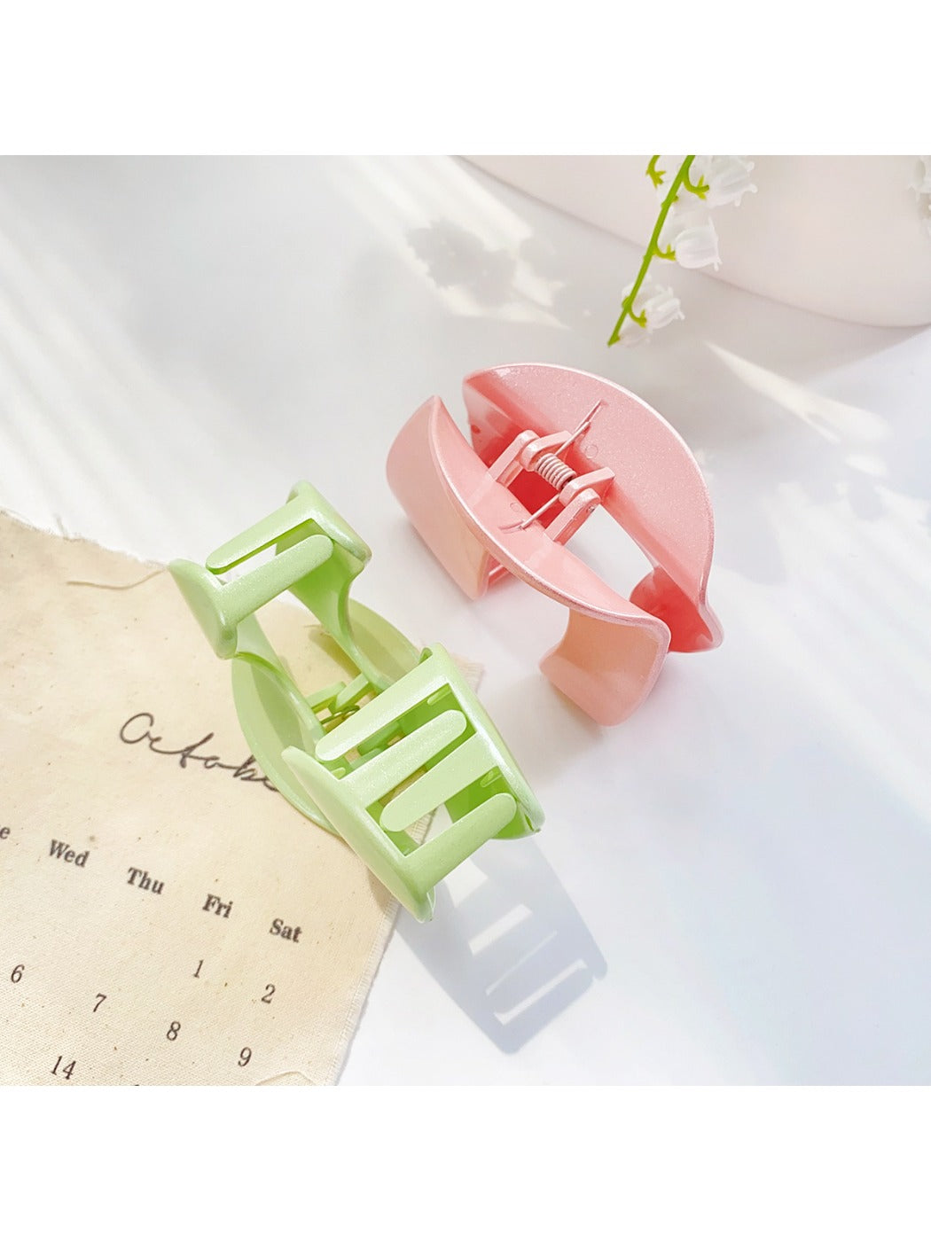 Side view of Beau solid color arched hair claw clip highlighting smooth finish