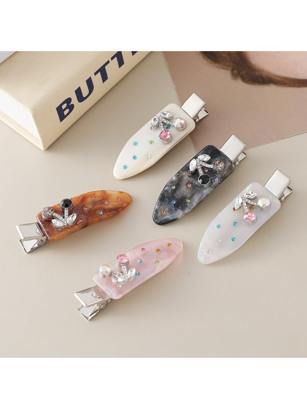 Beau - Cute Oval Hair Clip