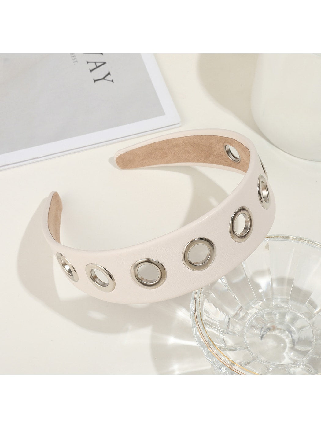 Gifty - Fashion PU Alloy Circle Accent Headband