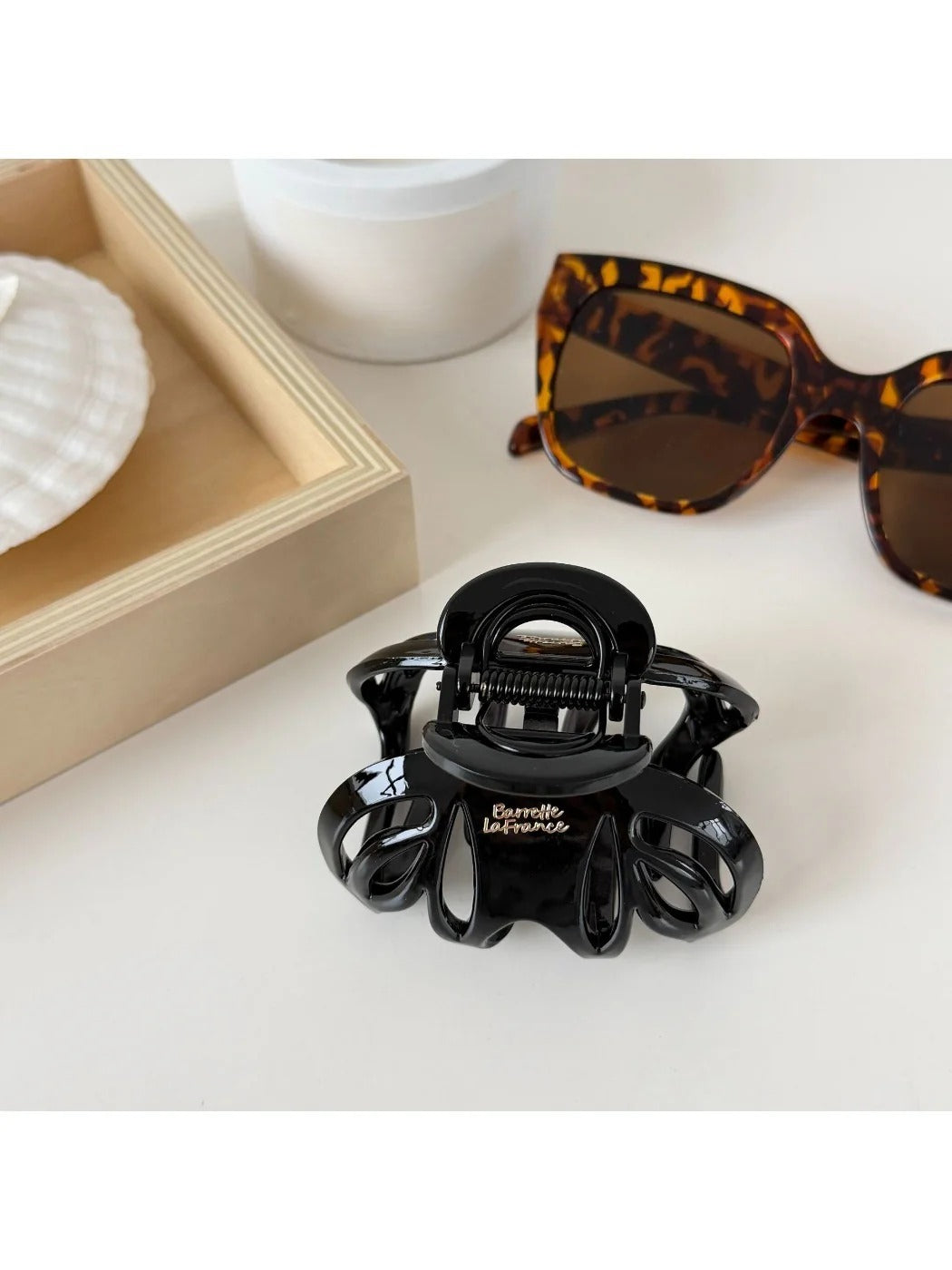 Beau - Simple Matte Finish Irregular Claw Clip