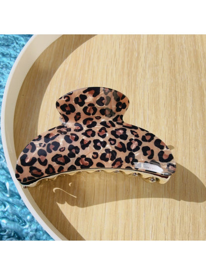 Black glitter and leopard claw clip positioned to show curved shape