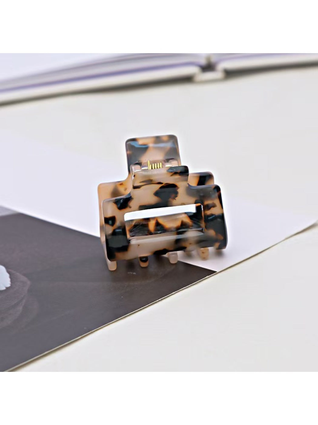 Beau - Fashionable Square Acetate Hair Clip