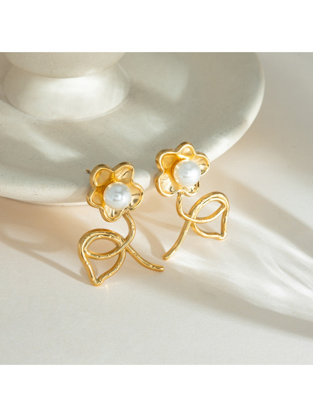Earedge - Minimalist Linear Flower Earrings