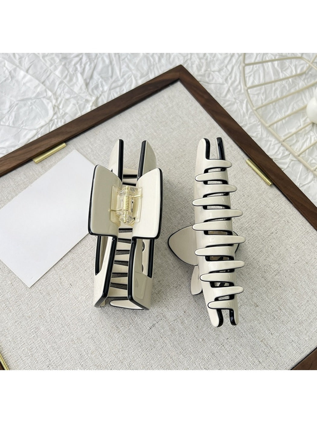 Beau - Minimalist X Shaped Hair Claw Clip