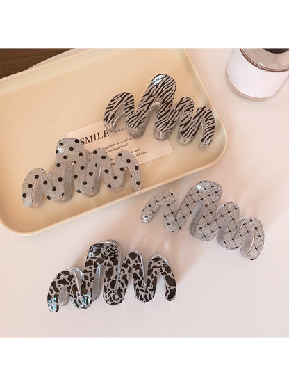 Beau - Elegant Wavy Claw Clip