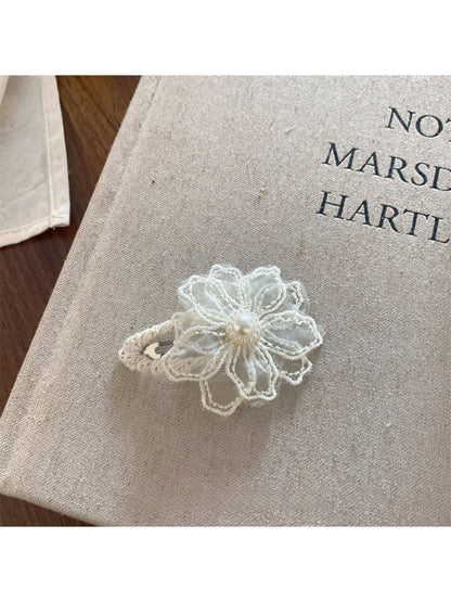 Beau - Elegant White Flower Hair Clip