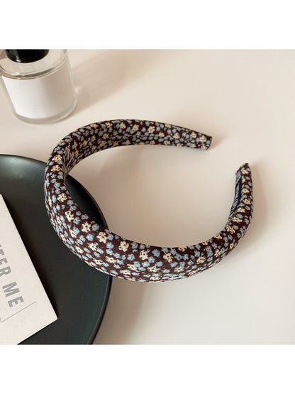 Gifty headband folded to display inner lining and fabric quality