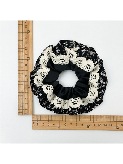 Gifty - Floral Lace Trim Scrunchie