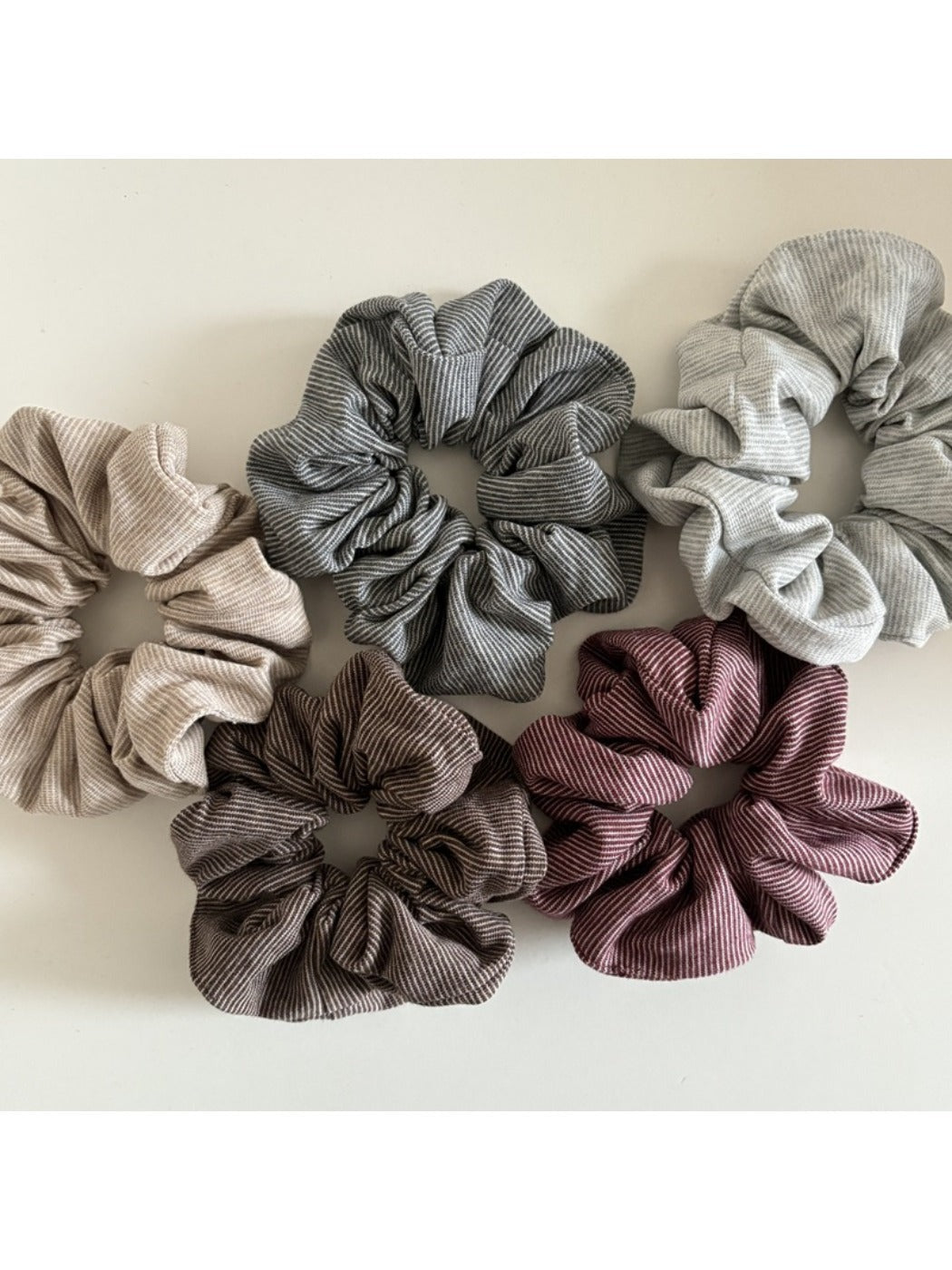 Gifty - Sweet Knit Striped Scrunchie