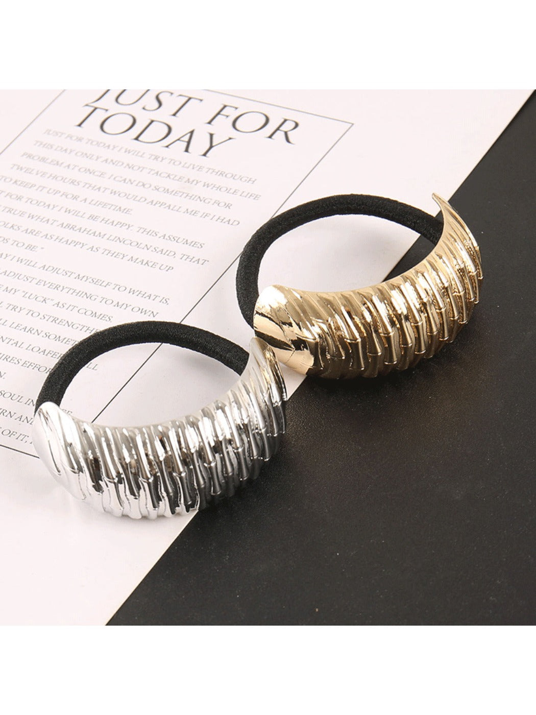 Gifty - Embossed Bamboo Hair Tie