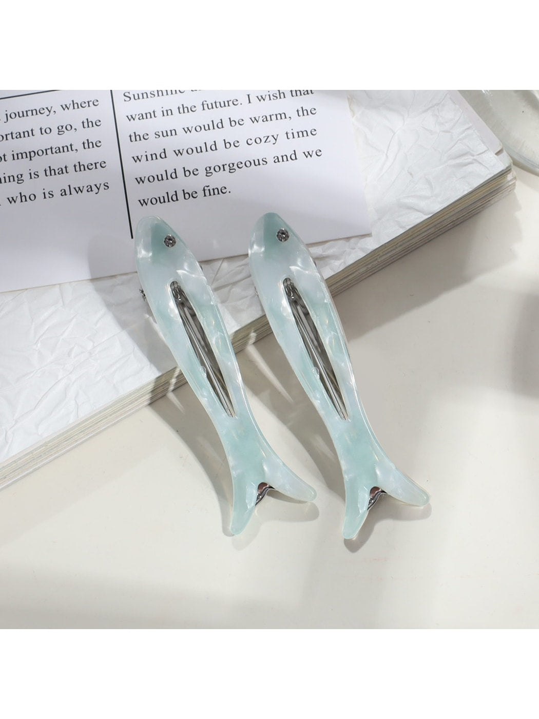 Beau - Acrylic Alloy Fish Shape Bangs Hair Clip