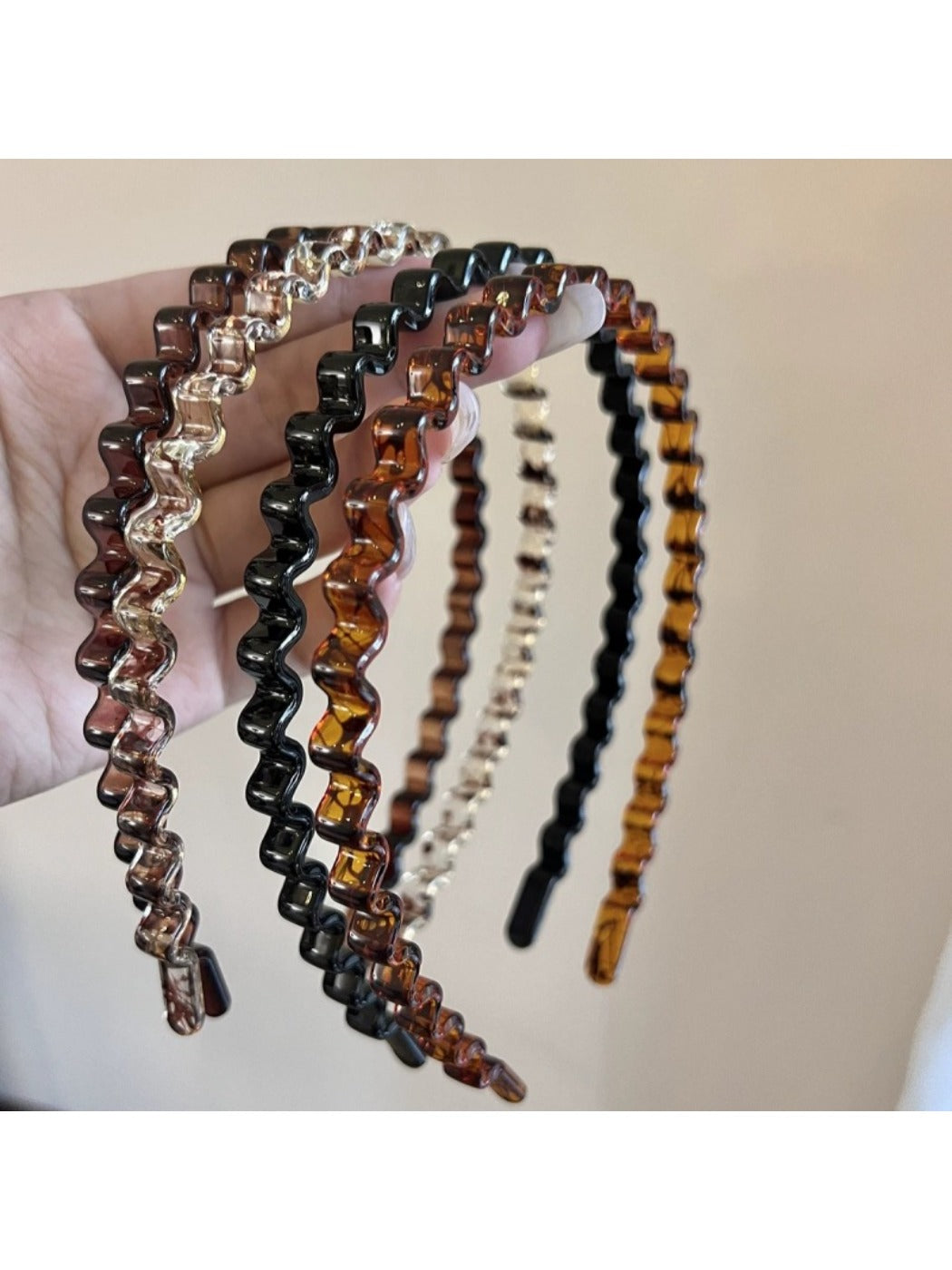 Gifty - Vintage Wave Line Plastic Hair Headband