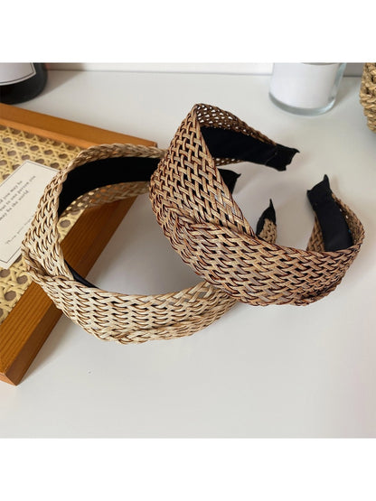 Close-up of the woven crisscross pattern on the Gifty bohemian headband