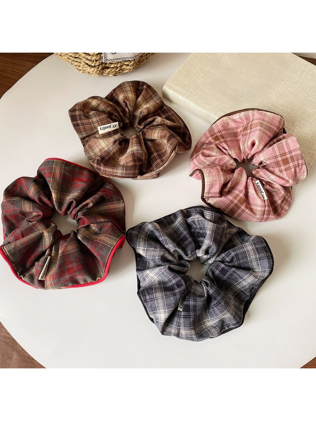 Gifty - Vintage Plaid Hair Tie