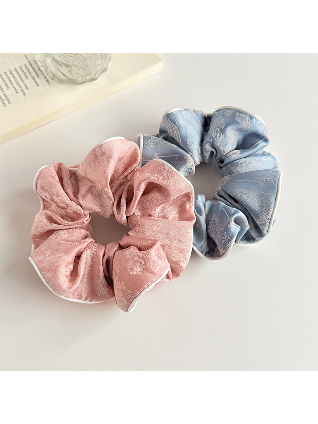 Gifty - Retro Ink Print Polyester Hair Scrunchie