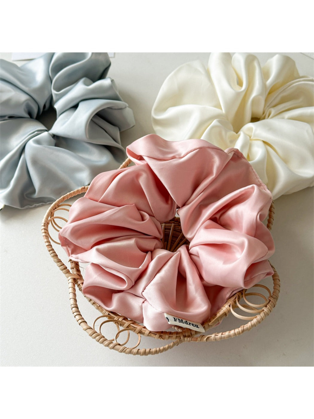 Gifty - Elegant Satin Hair Scrunchie