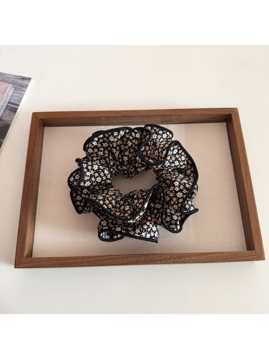 Gifty - Vintage Floral Ruffle Hair Scrunchie