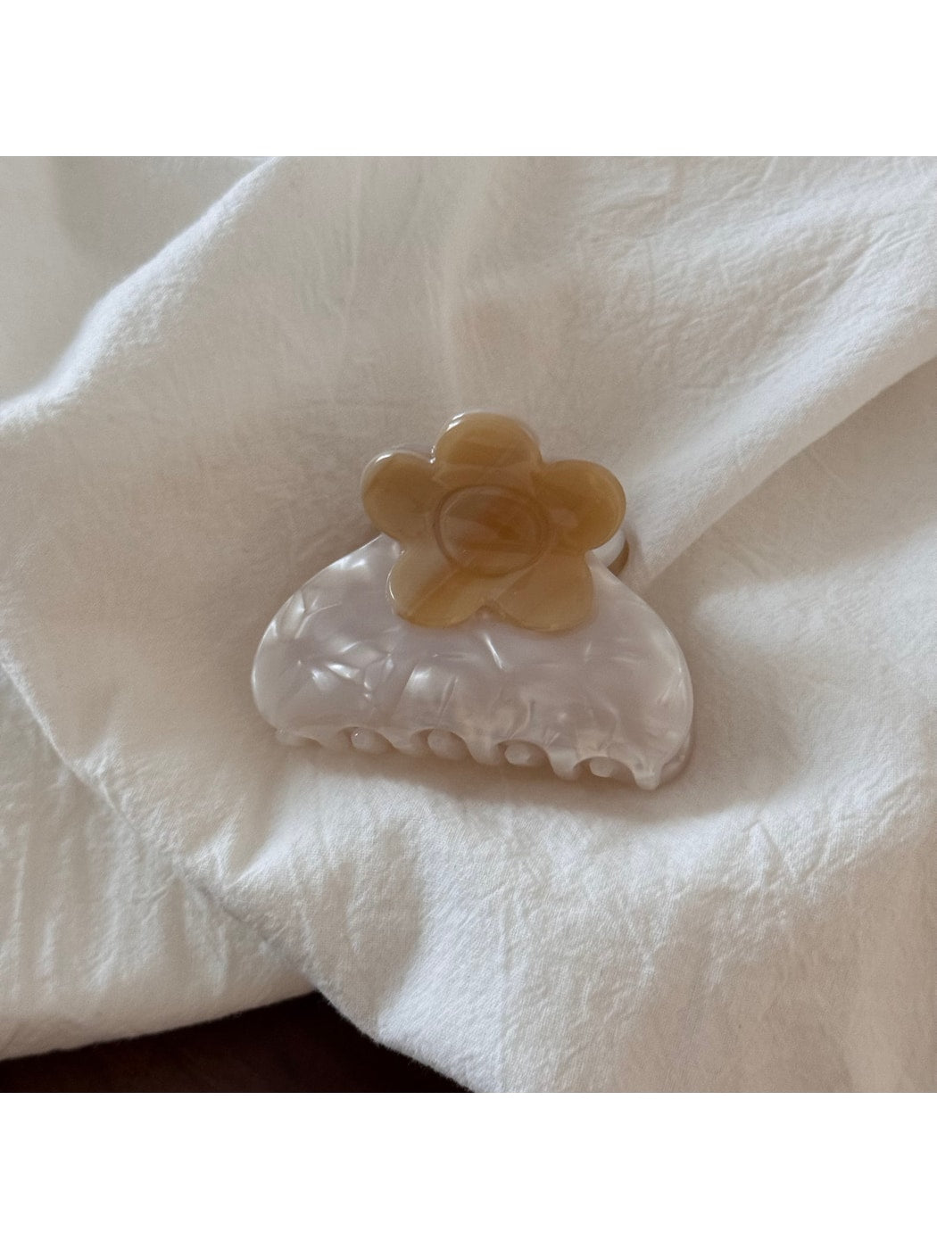 Beau - Flower Fan Shape Acetate Claw Clip