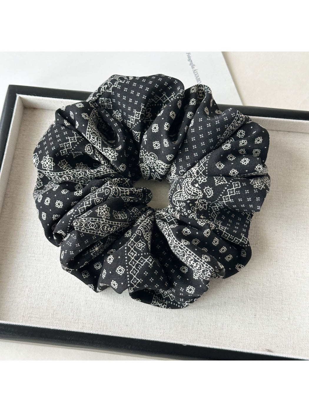 Gifty - Cashew Flower Scrunchie Extra Large