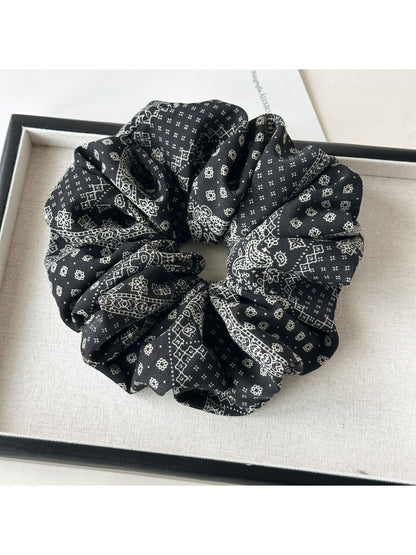 Gifty - Cashew Flower Scrunchie Extra Large