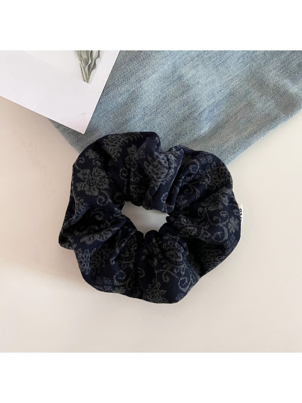 Gifty - Vintage Paisley Pattern Scrunchie Hair Hoop