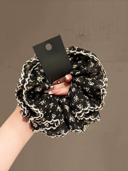 Gifty - Vintage Ruched Lace Scrunchie
