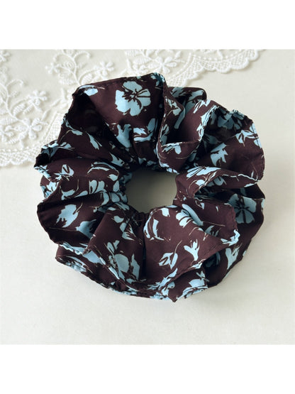 Gifty - Elegant Floral Print Scrunchie