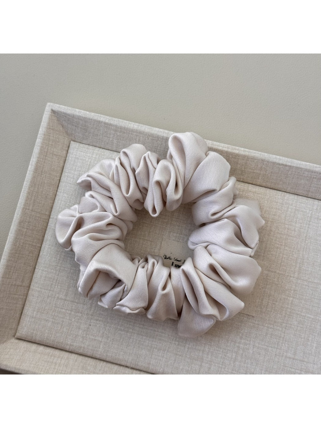 Gifty - Versatile Ruched Satin Hair Scrunchies
