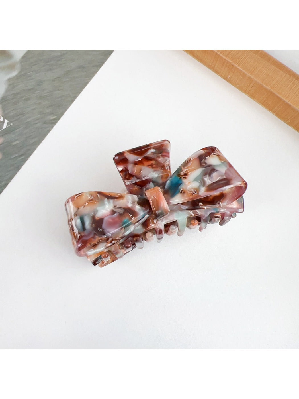 Beau bow shaped claw clip with open jaws showing inner teeth
