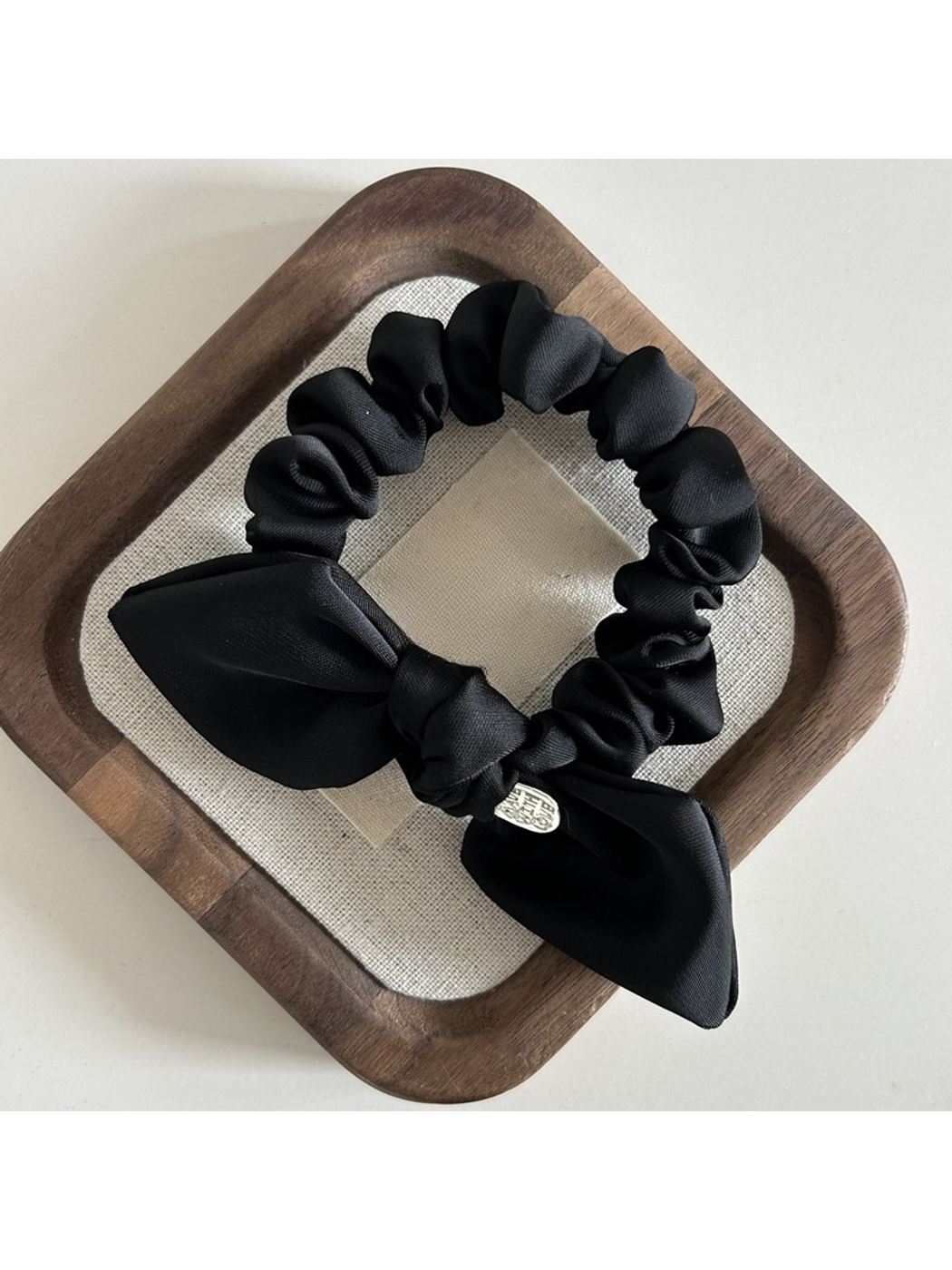 Gifty - Vintage Satin Bow Detail Hair Tie