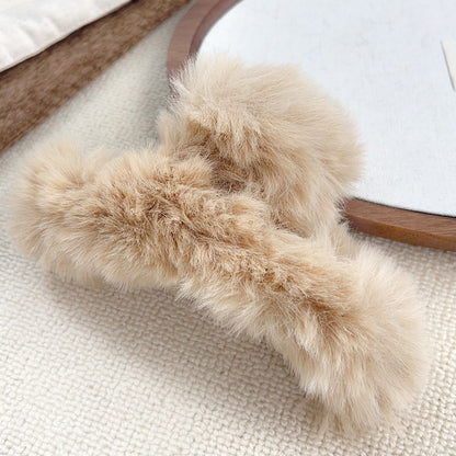 Beau - Cute Plush Triangle Detail Claw Clip