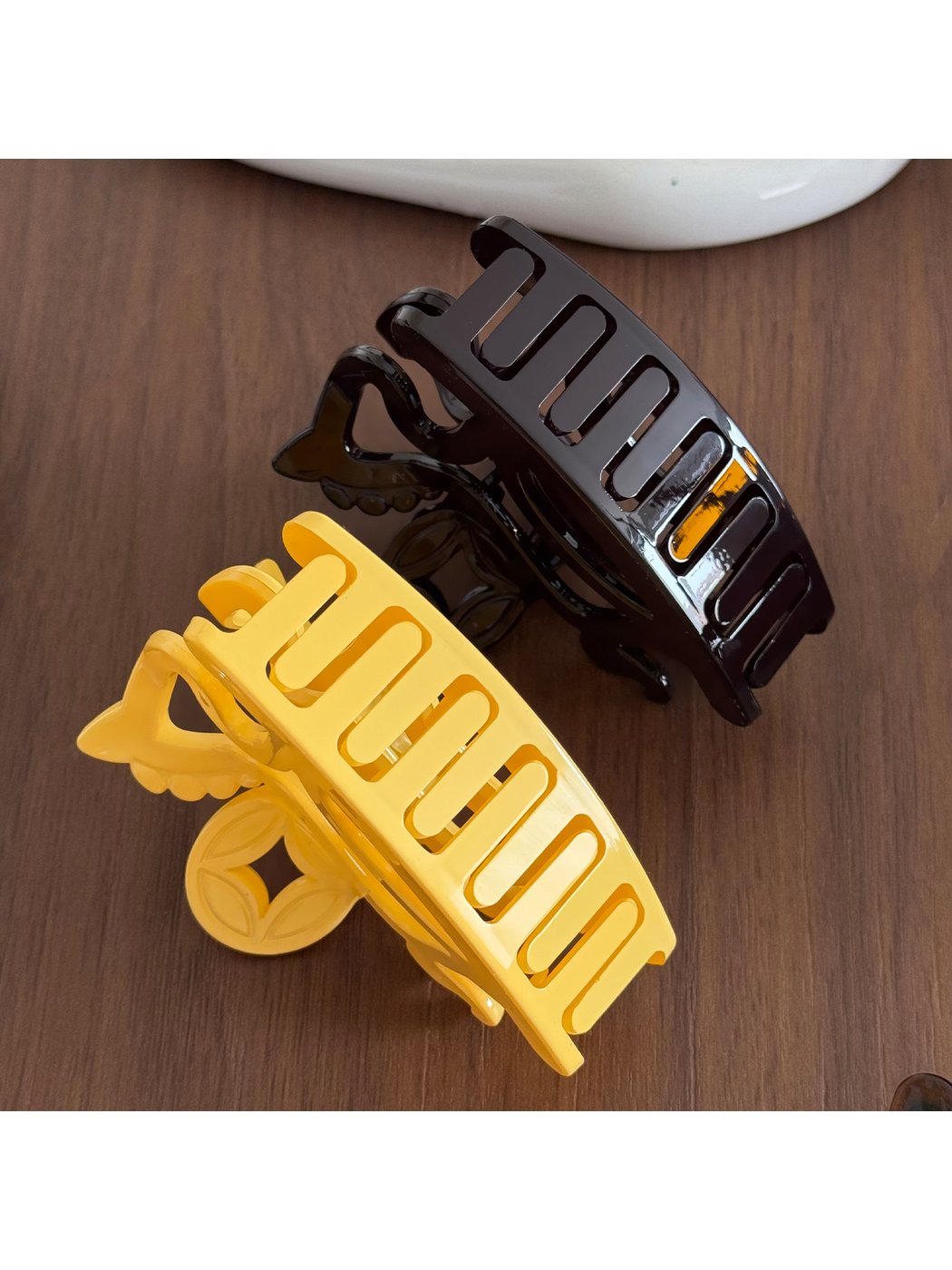 Beau - Openwork Rocking Horse Plastic Claw Clip