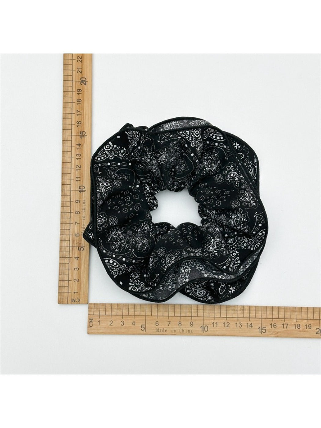 Gifty - Vintage Fabric Paisley Scrunchie