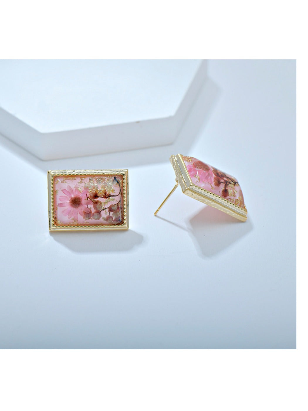 Earedge - Vintage Daisy Motif Square Earrings