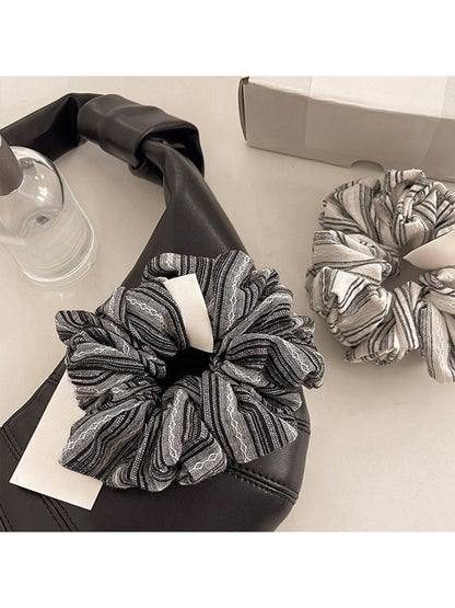 Gifty - Chic Striped Pleated Scrunchie