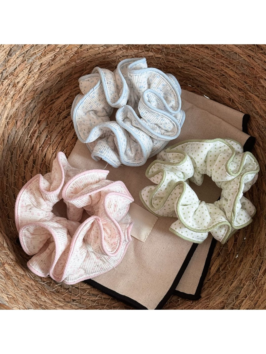 Gifty - Irregular Edge Printed Fabric Scrunchie